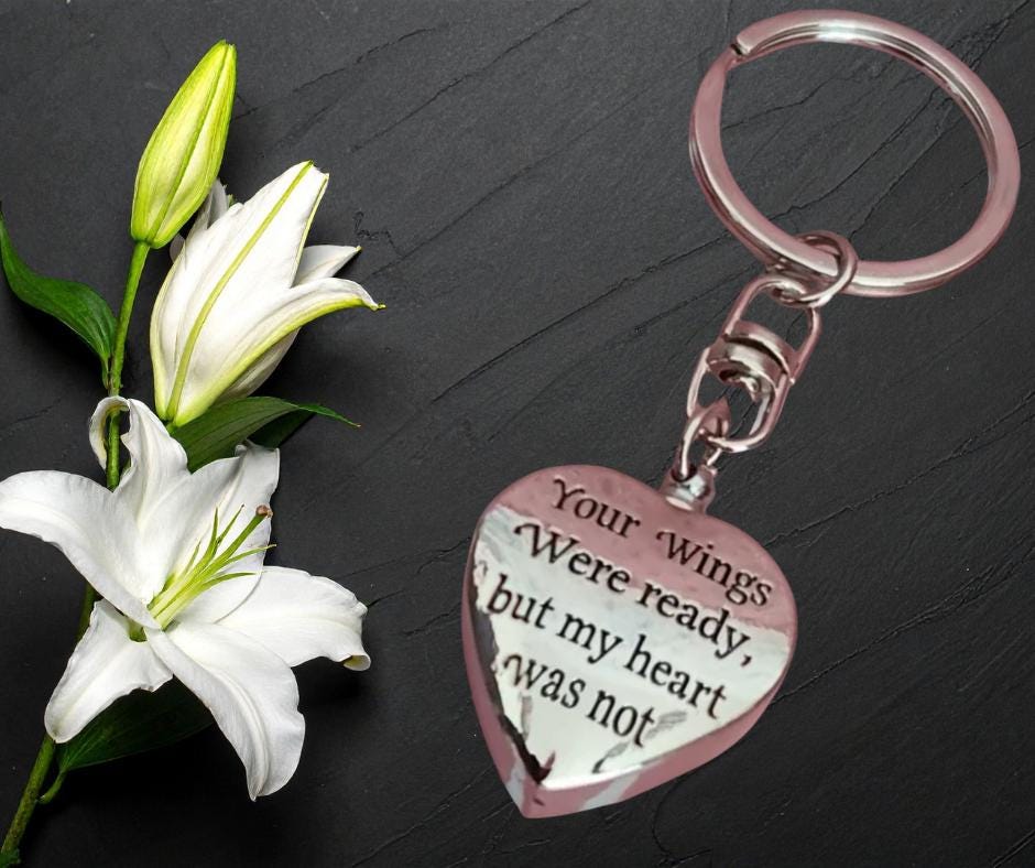 Personalised Pet Ashes Keyring with Custom Photo & Heartfelt Engraving - Memorial Keepsake for Pet Loss Grieving - Gift for Pet Owners